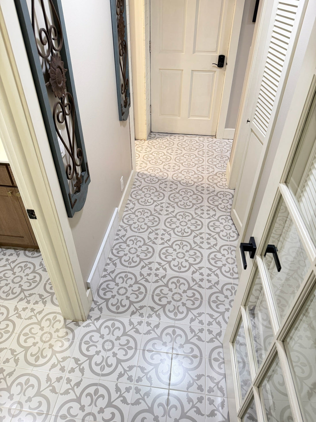Existing patterned tile floor, a candidate for microcement