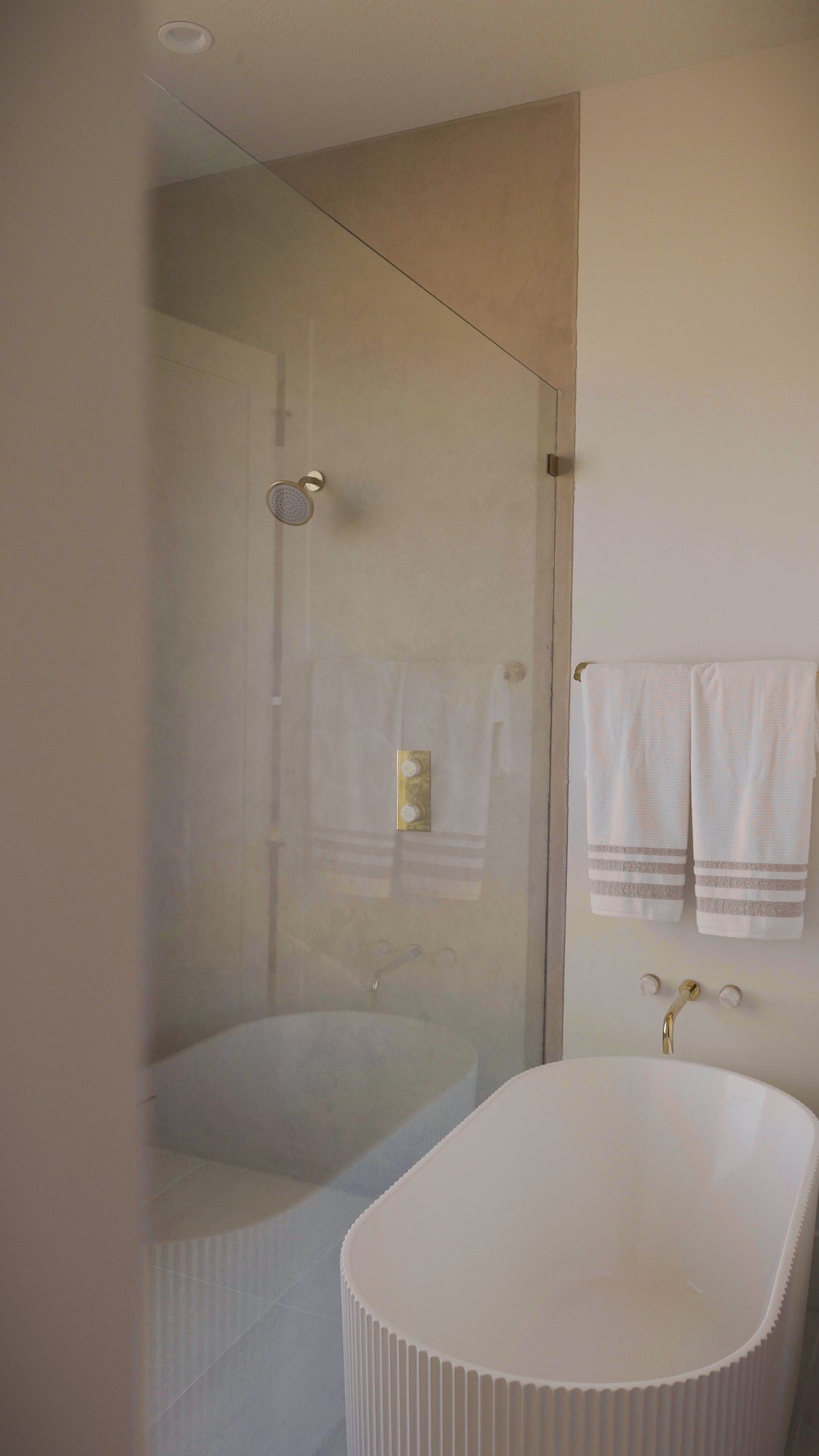 Microcement shower and bath area