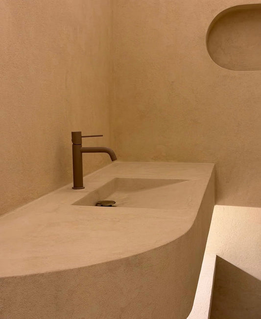 Microcement vanity top with an integrated basin
